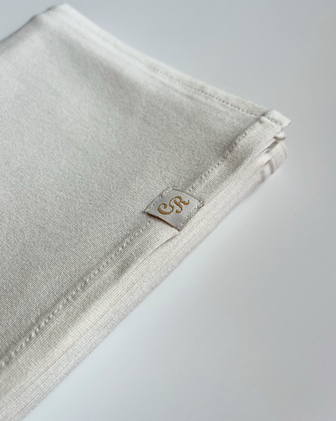 chale en jersey blanc casse vue de details