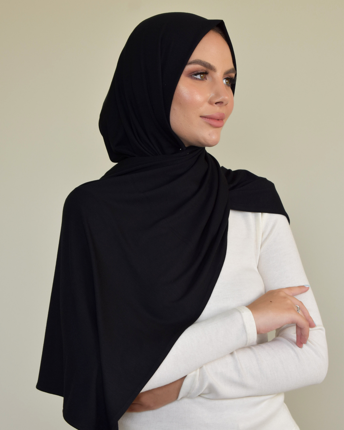 Châle en jersey noir femme – écharpe légère et confortable Crown Scarves
