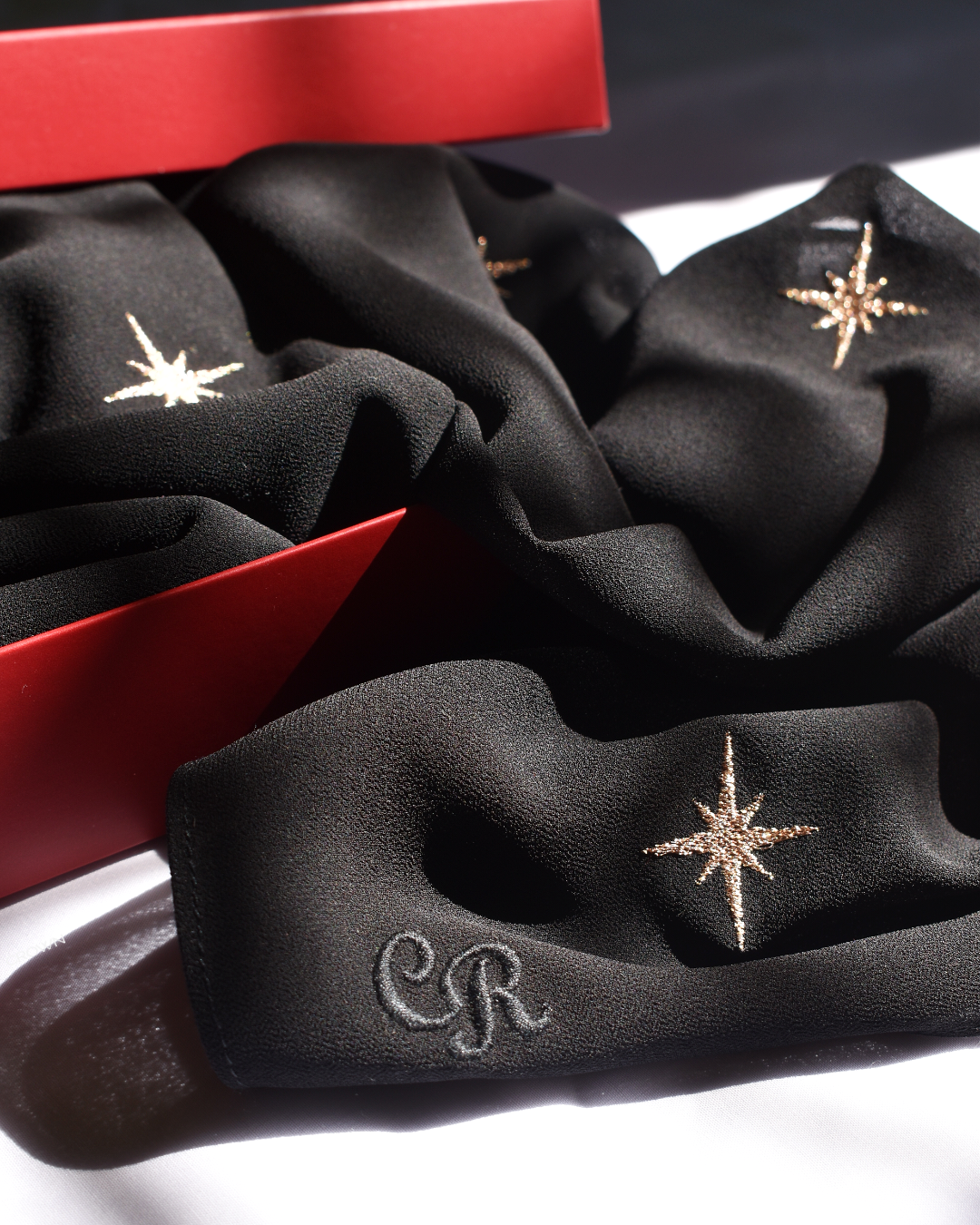 Gift box Stars black