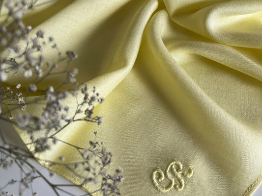 foulard pastel yellow 2025