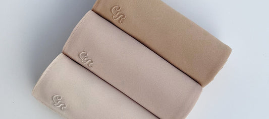 Voiles Crown Scarves dans des tons neutres beige, taupe et ivoire