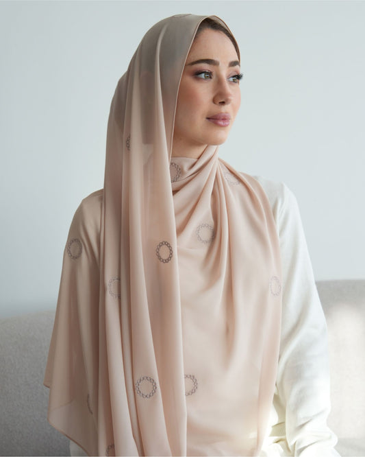 châle en crêpe chiffon brodé couleur beige