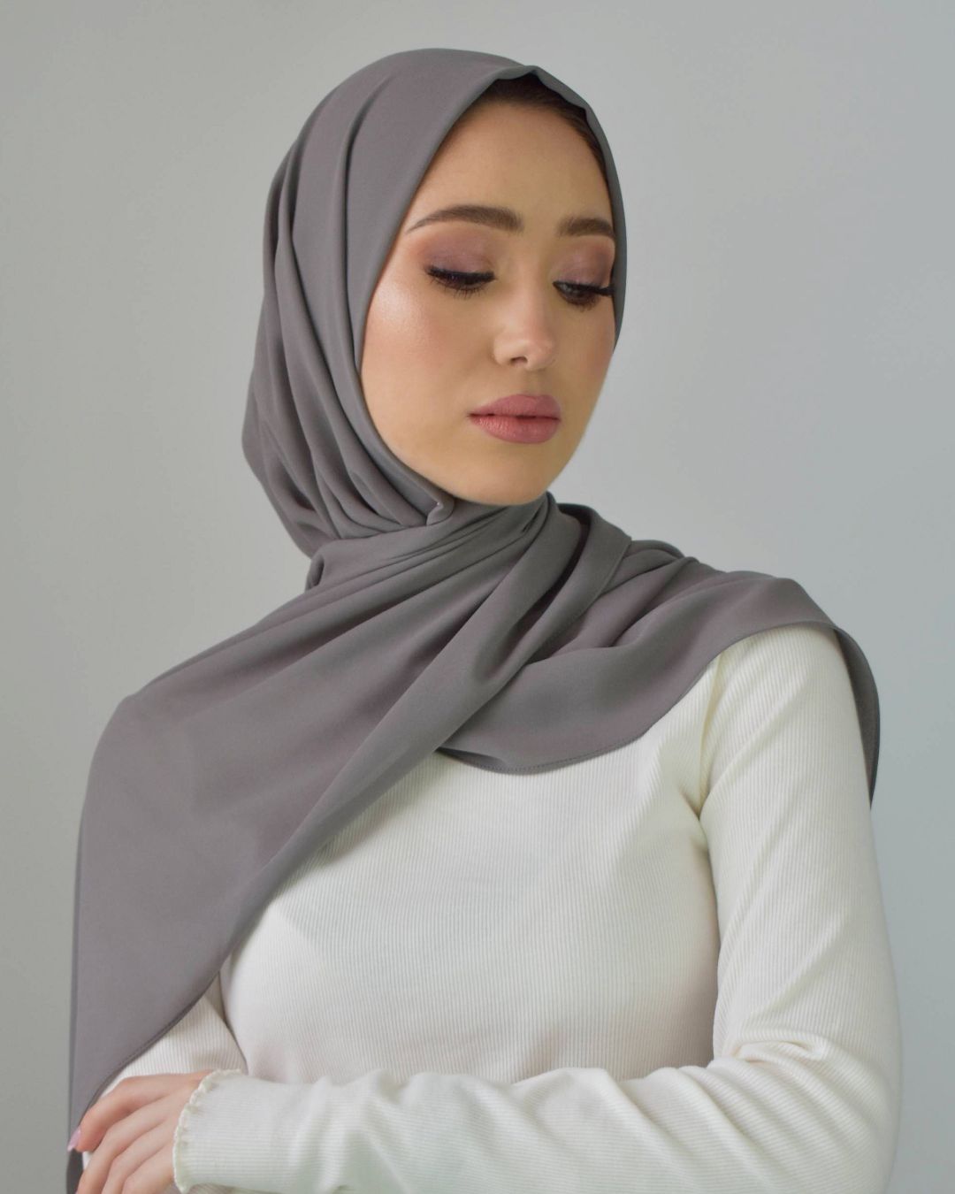 chale en crepe chiffon gris fonce