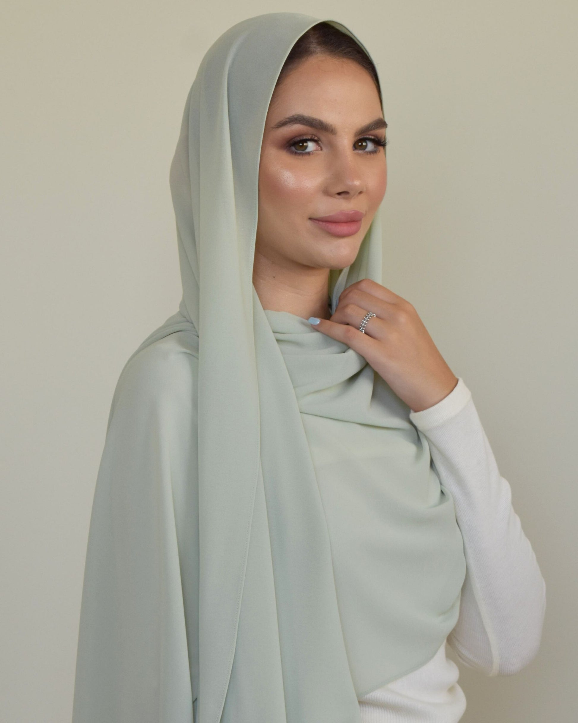 chale en crepe chiffon vert sauge