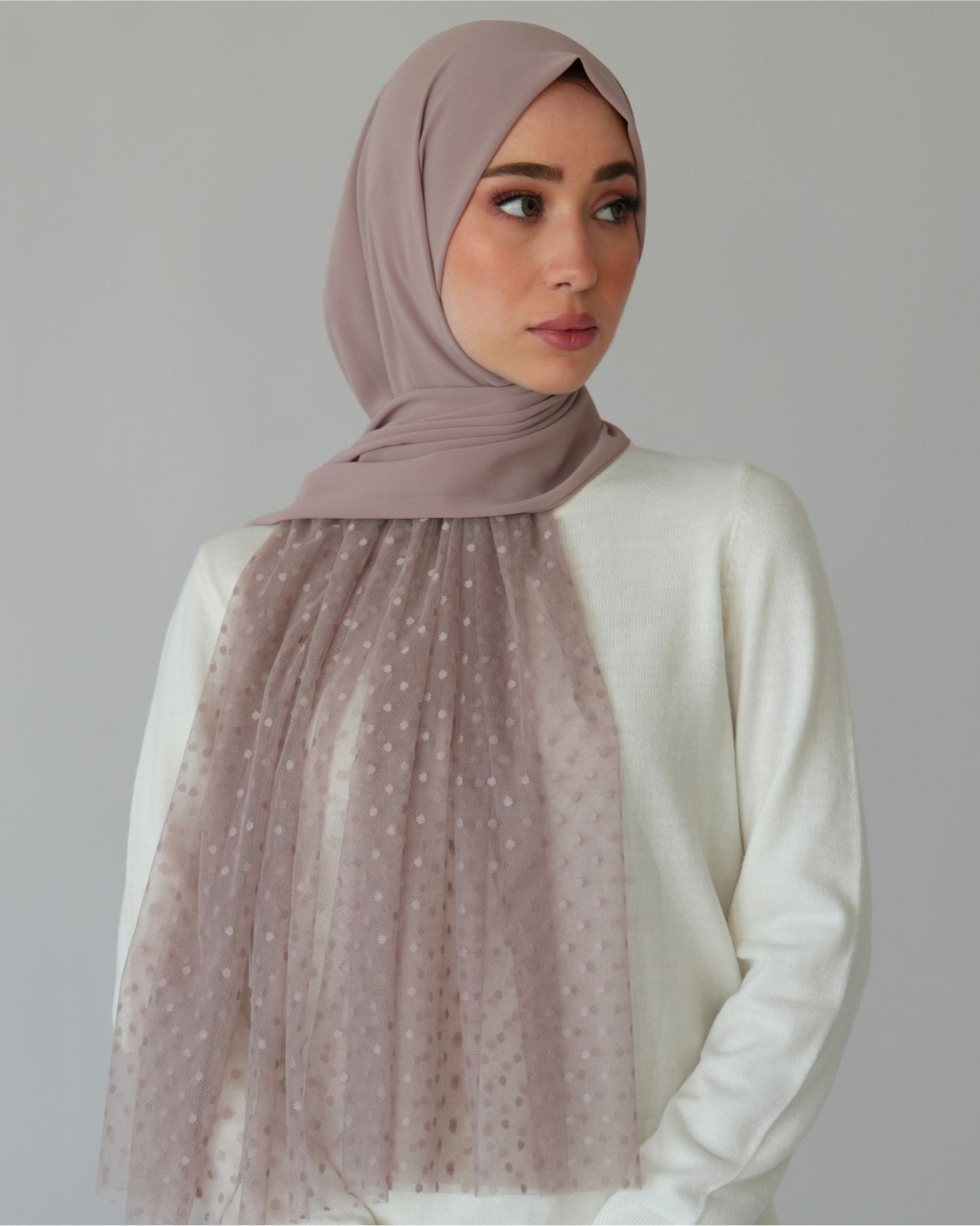 châle en crêpe chiffon et tulle à pois couleur nude