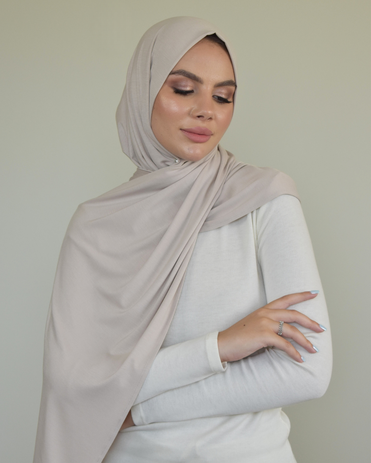 Châle en jersey noir femme – écharpe légère et pratique Crown Scarves