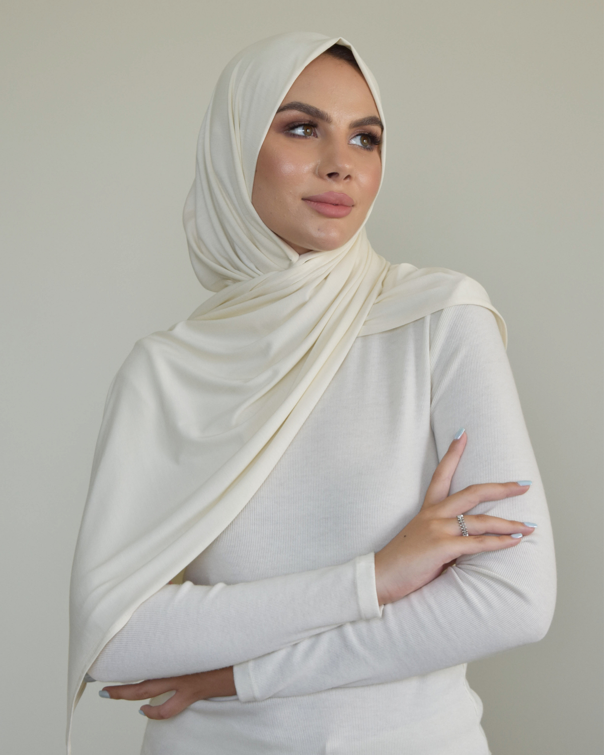 Châle en jersey crème femme – écharpe légère et pratique Crown Scarves