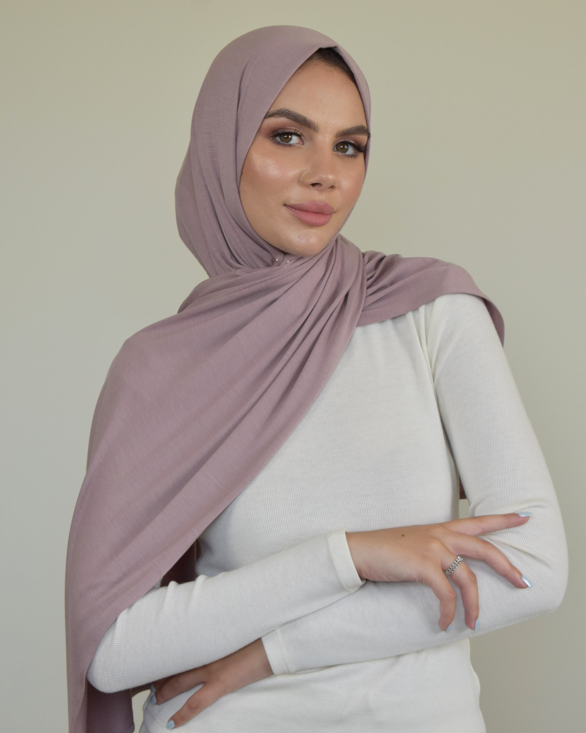Châle en jersey nude rose femme – écharpe légère et pratique Crown Scarves